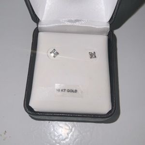 0.10 CT. T.W. Princess-Cut Diamond Solitaire Stud Earrings in 10K Gold